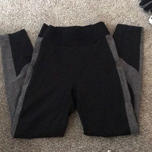 Lululemon size 4 7/8 leggings.